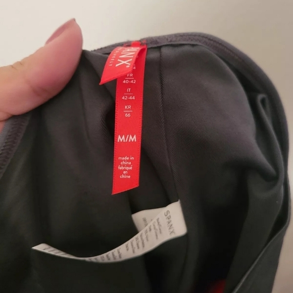 NWT spanx shapewear dark grey size MEDIUM - Picture 3 of 3